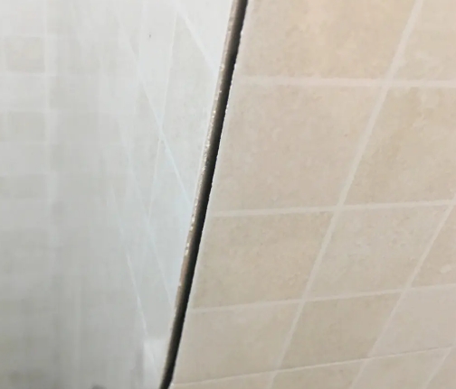 静海瓷砖空鼓维修公司分享阳台瓷砖脱落的修复过程可以分为以下几个步骤