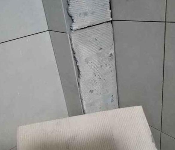 静海瓷砖空鼓维修公司分享下厨房瓷砖脱落的补救措施。
